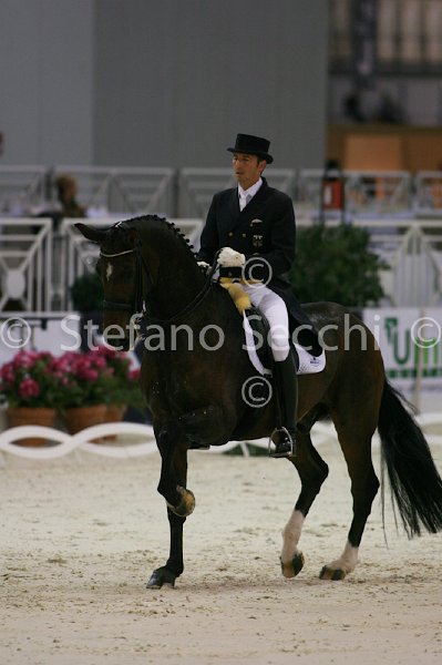 LAUGKS_MEGGLE\'S WELTTALL_MILANO_2011_SS2_2464.jpg